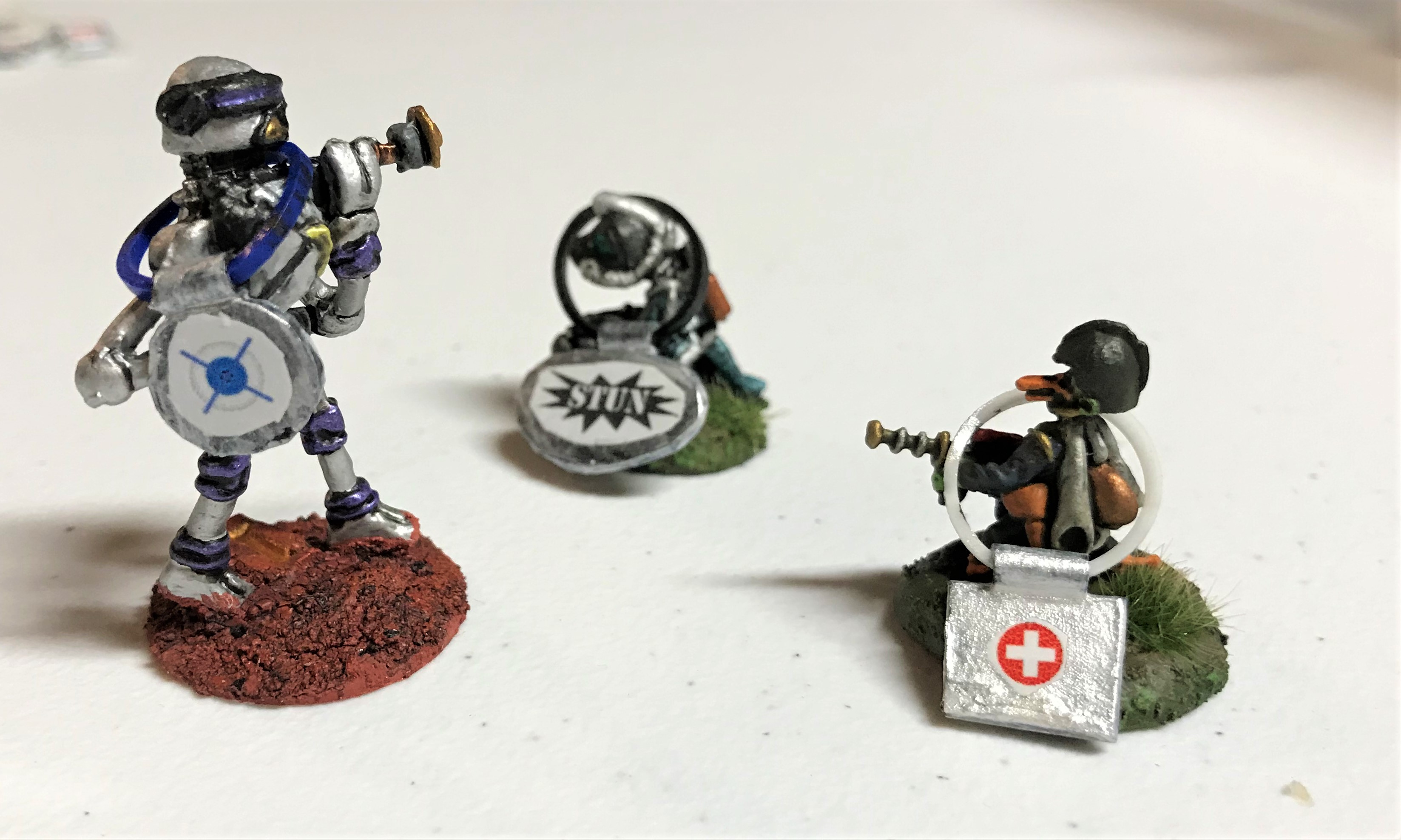 1j warbot with optics placard and Frinx with stun, Duck with 1 wound