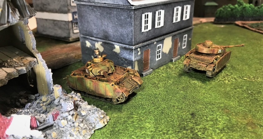 2 Panzer IVH's turn corner