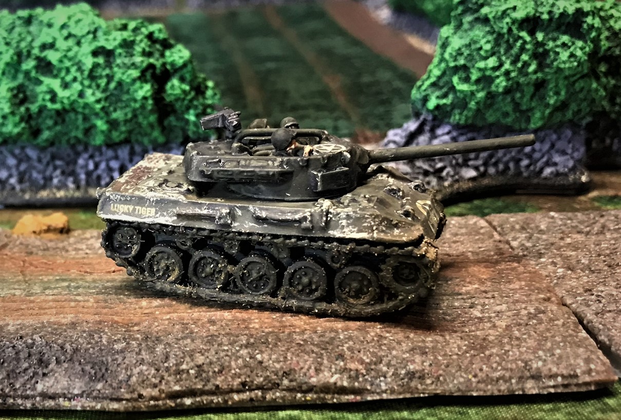 2 M18 Hellcat Lucky Tiger right side on road